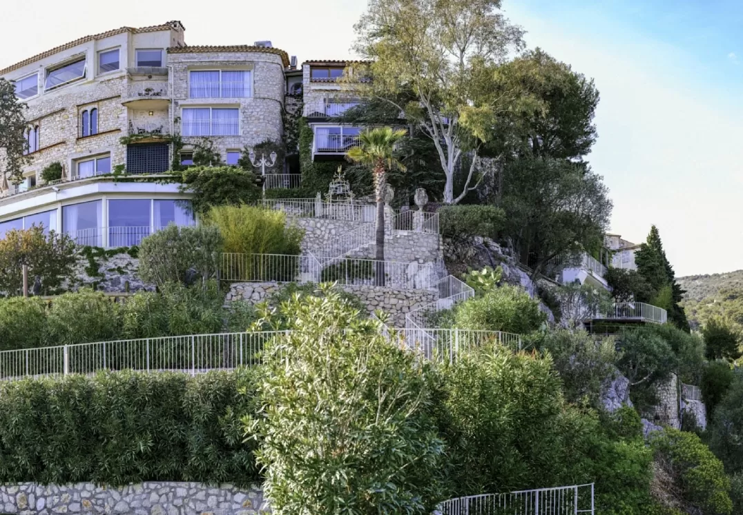 Èze, perched jewel of the Côte d'Azur, between authentic charm and exceptional getaways